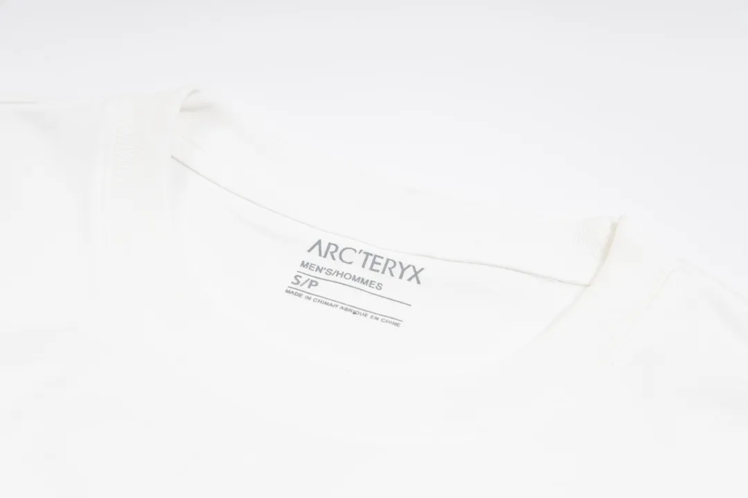 【 Quality】 Arc’teryx 𝟮𝟰𝘀𝘀 Logo T ， ， ， OS Premium 32S g Quality ： ：White Black Size：XS S M L